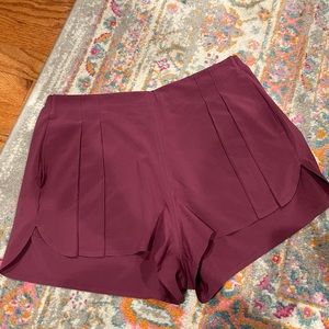 Lululemon pleated front pocket short